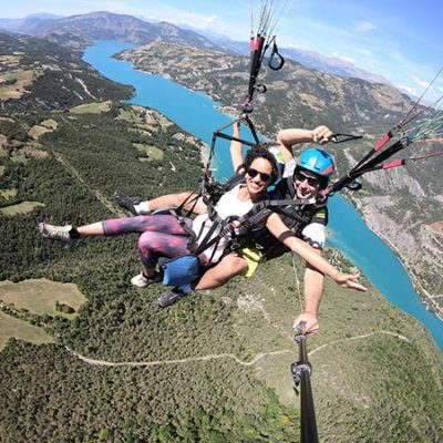vol initiation Parapente biplace en vol à Serre-Ponçon